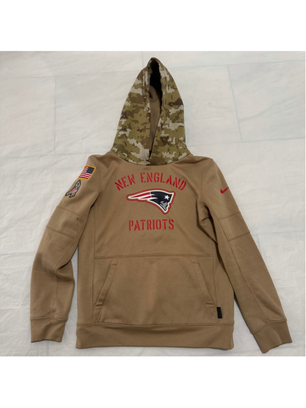 Nike New England Patriots Boys Hoodie Size Medium Tan Camo